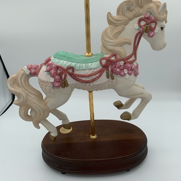 Vintage San Francisco music box Carousel Horse - plays music does not move - Picture 3 of 7